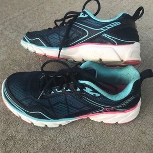 FILA TENNIS SHOES💙